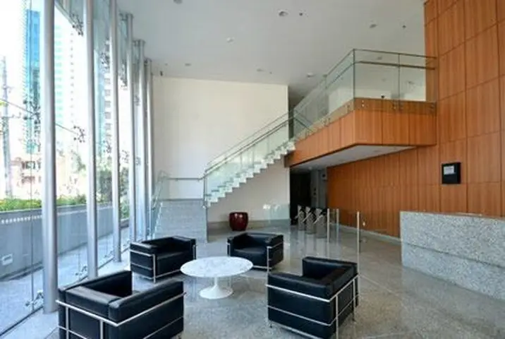 Hall de entrada — The Bridge Tower, Cidade Monções