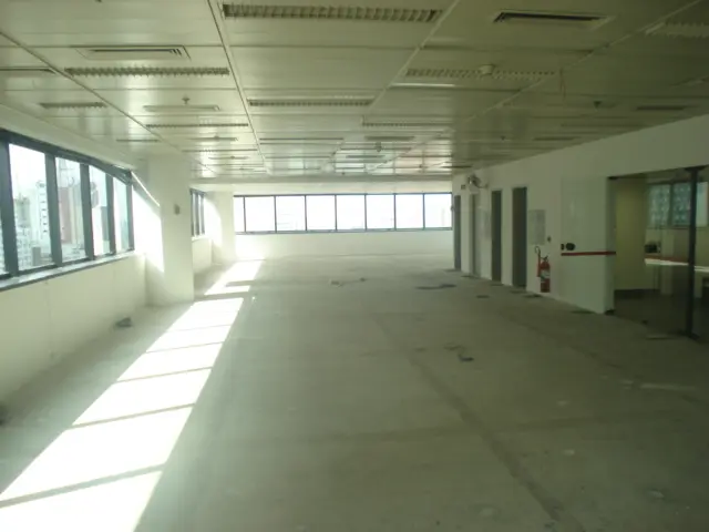 Andar — Centro Empresarial G. V. - Torre Jorge Flores, Bela Vista