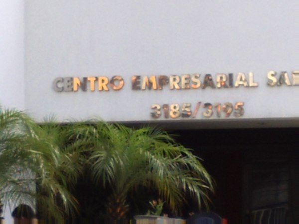 Fachada do Centro Empresarial Santa Júlia, São Paulo