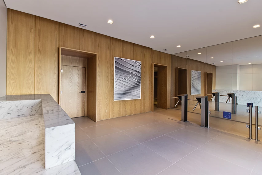 Royal Center — Rua Barata Ribeiro, 142 / 146, Bela Vista