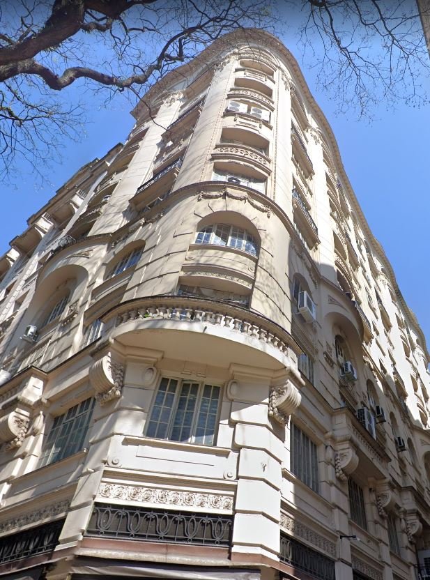 Dom Luis — Rua Br. de Paranapiacaba, 25, Centro