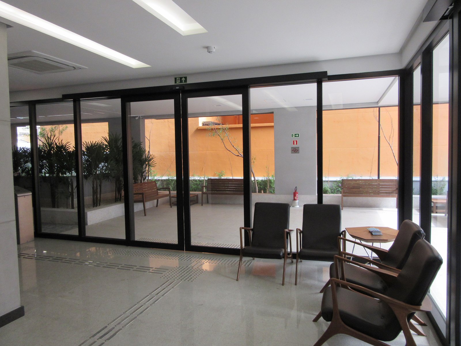Fachada do Teodoro Business em Pinheiros, São Paulo