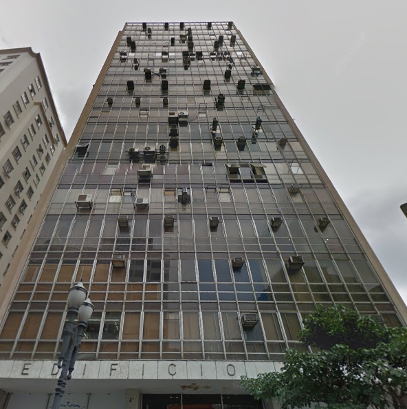 Prada — Avenida Senador Queirós, 274, Centro