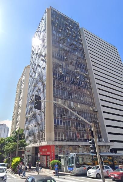 Prada — Avenida Senador Queirós, 274, Centro