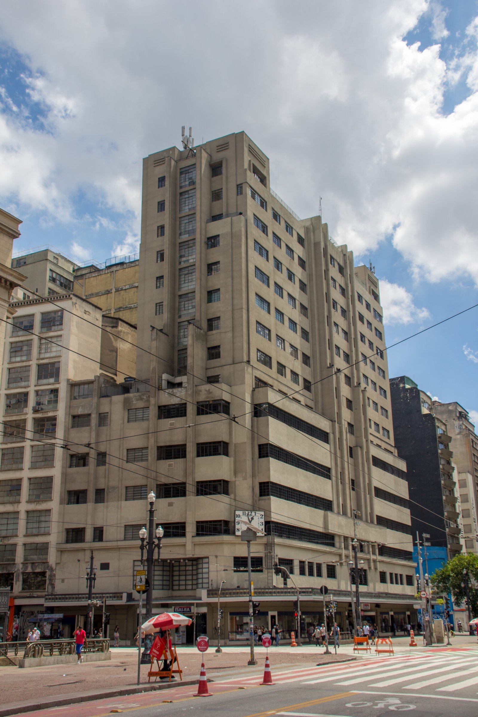 Edifício João Bricola — Praca Ramos De Azevedo, 131, República